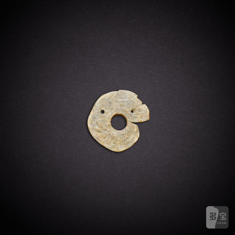 A pale celadon jade 'tiger' pendant, Shang dynasty | 商 青白玉虎紋珮 - 图2